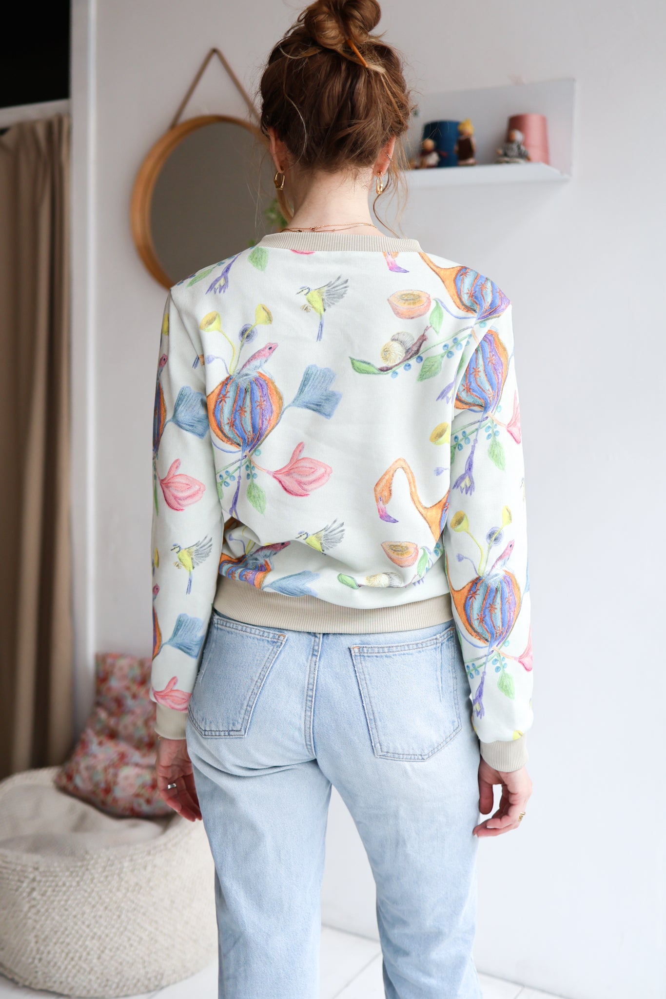 Women organic cotton sweatshirt.