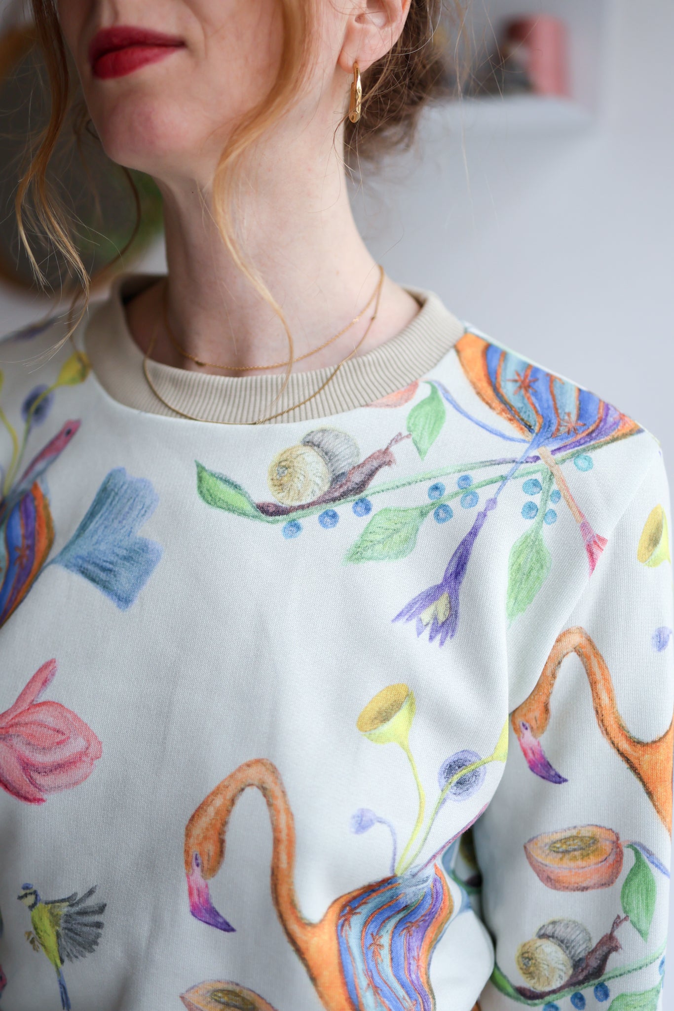 Women organic cotton sweatshirt.