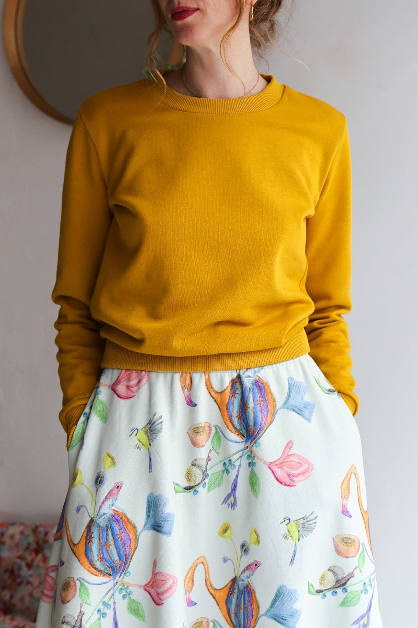 Women organic cotton sweatshirt.