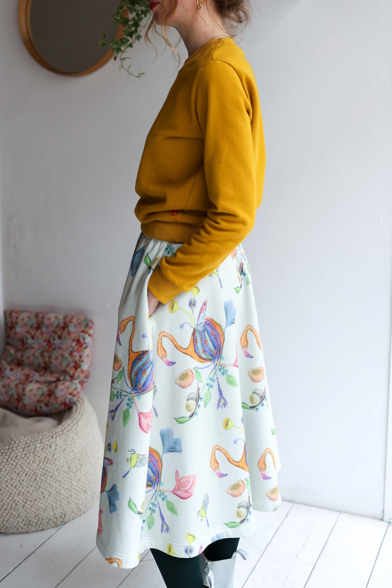 Women organic cotton sweatshirt.