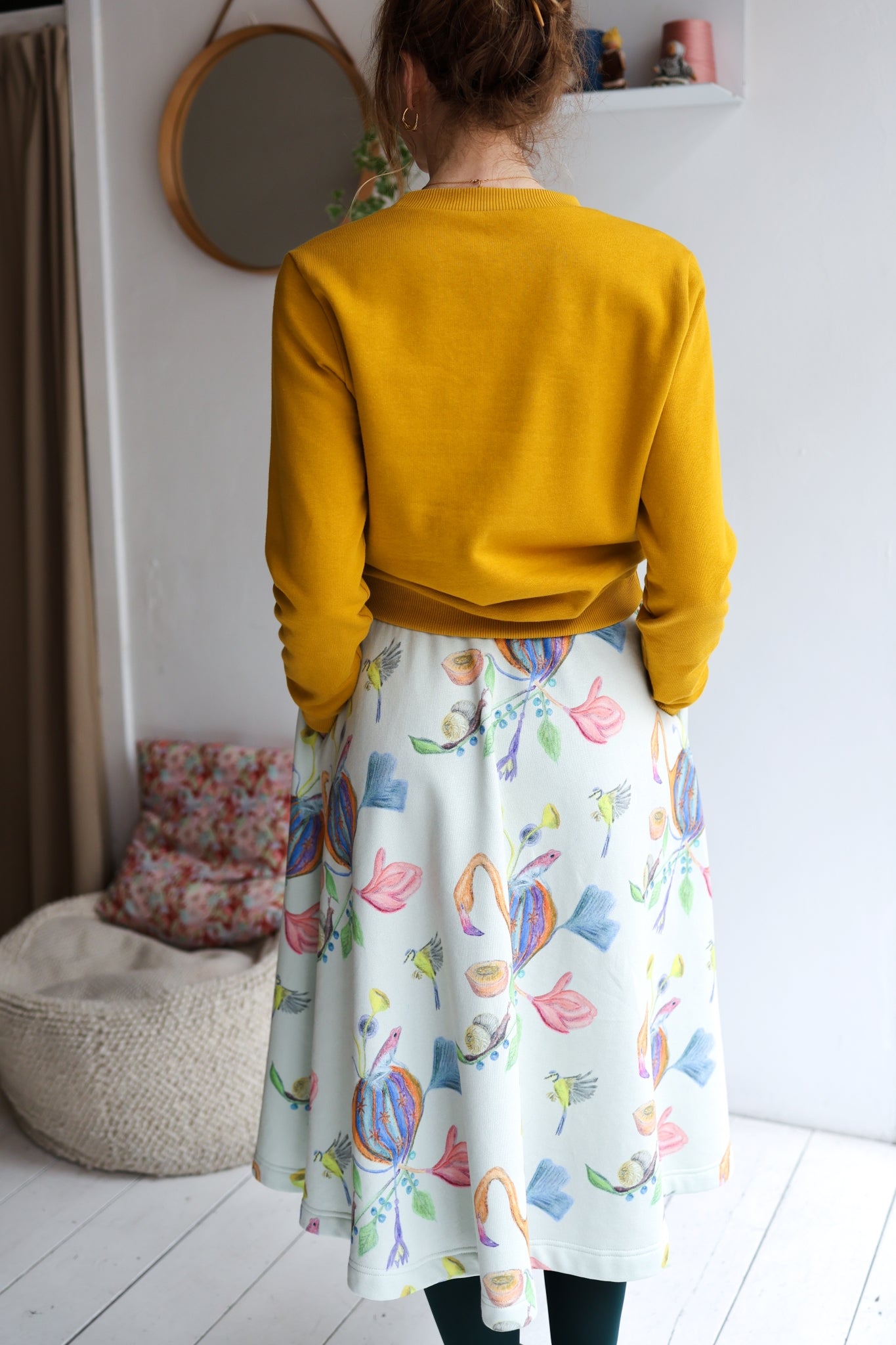 Women organic cotton sweatshirt.