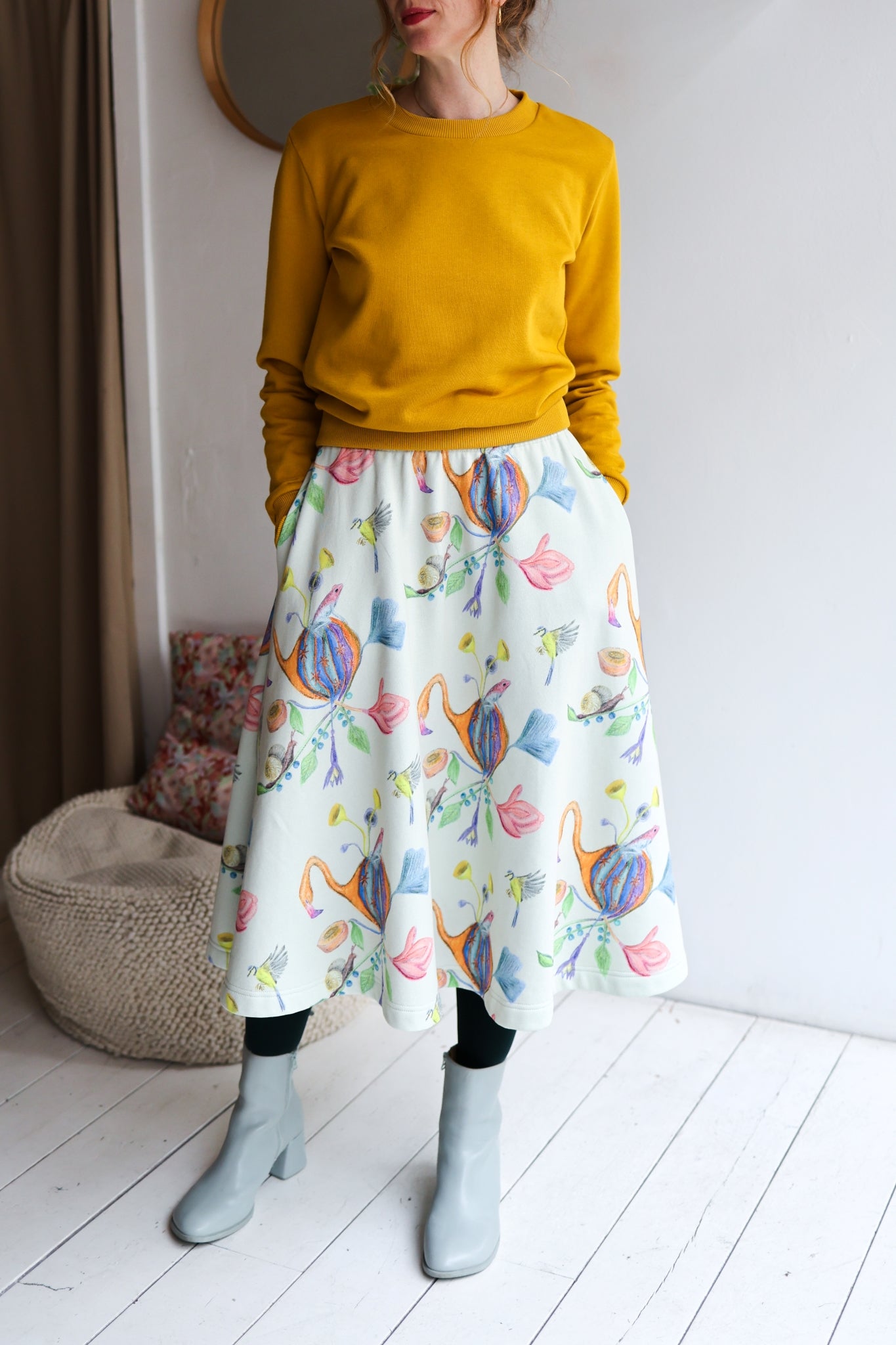 Women organic cotton sweatshirt.