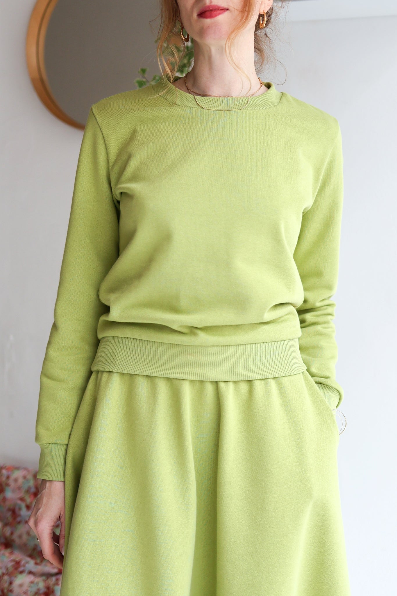 Women organic cotton sweatshirt.