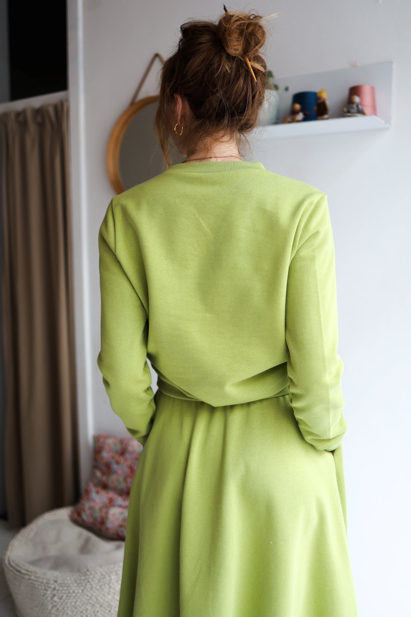 Women organic cotton sweatshirt.