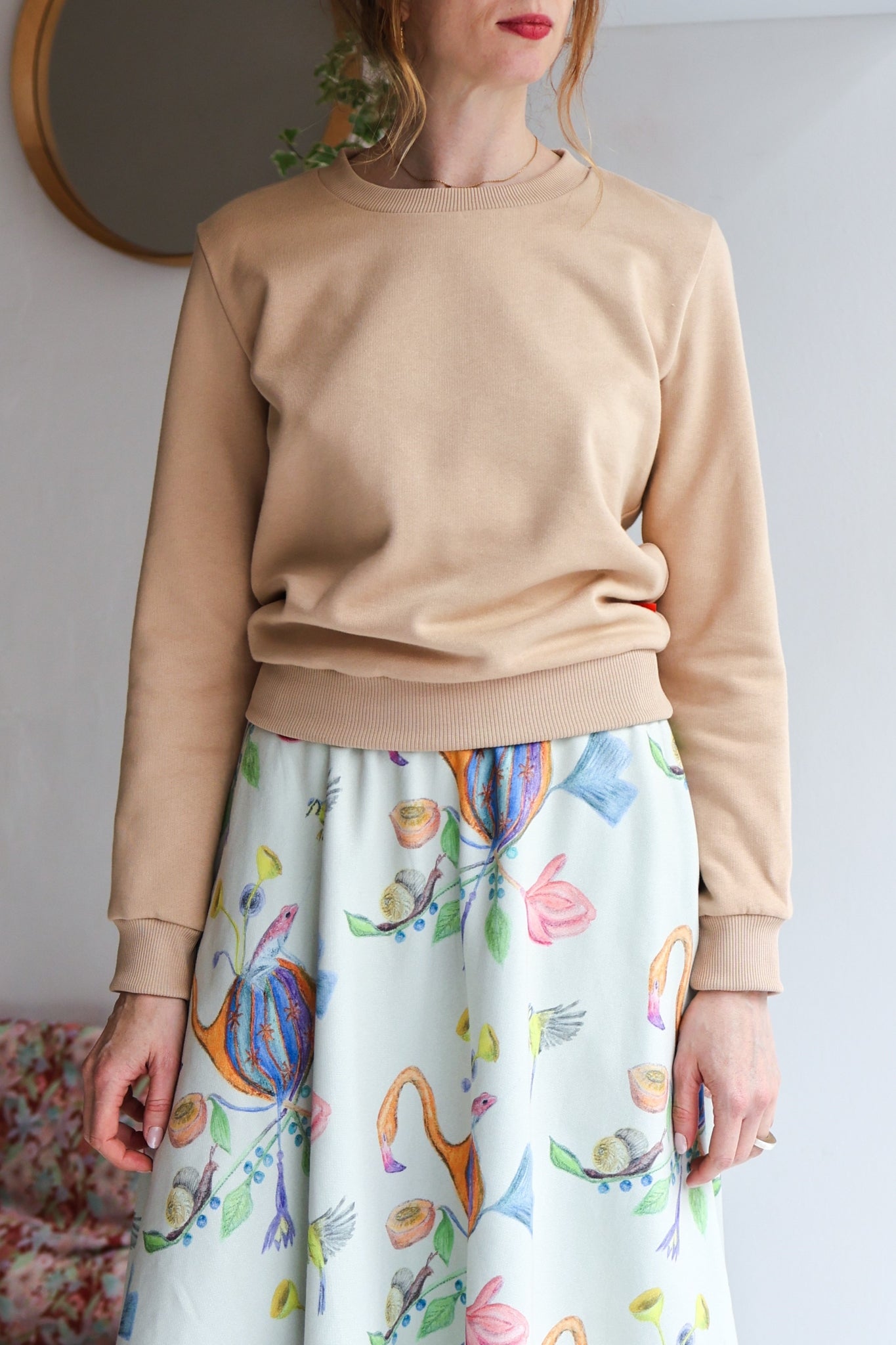 Women organic cotton sweatshirt.