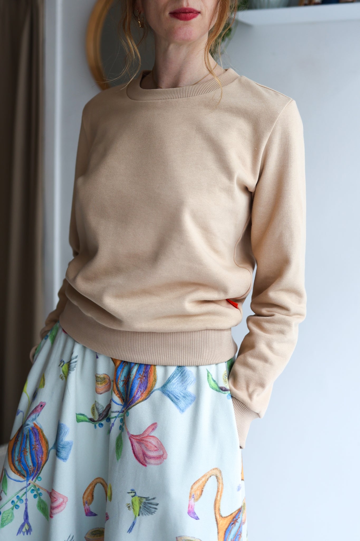 Women organic cotton sweatshirt.