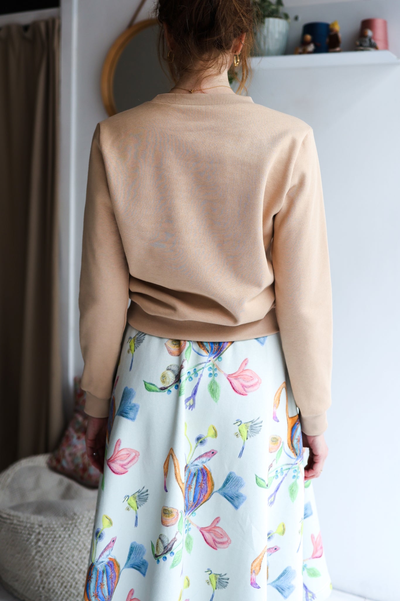 Women organic cotton sweatshirt.