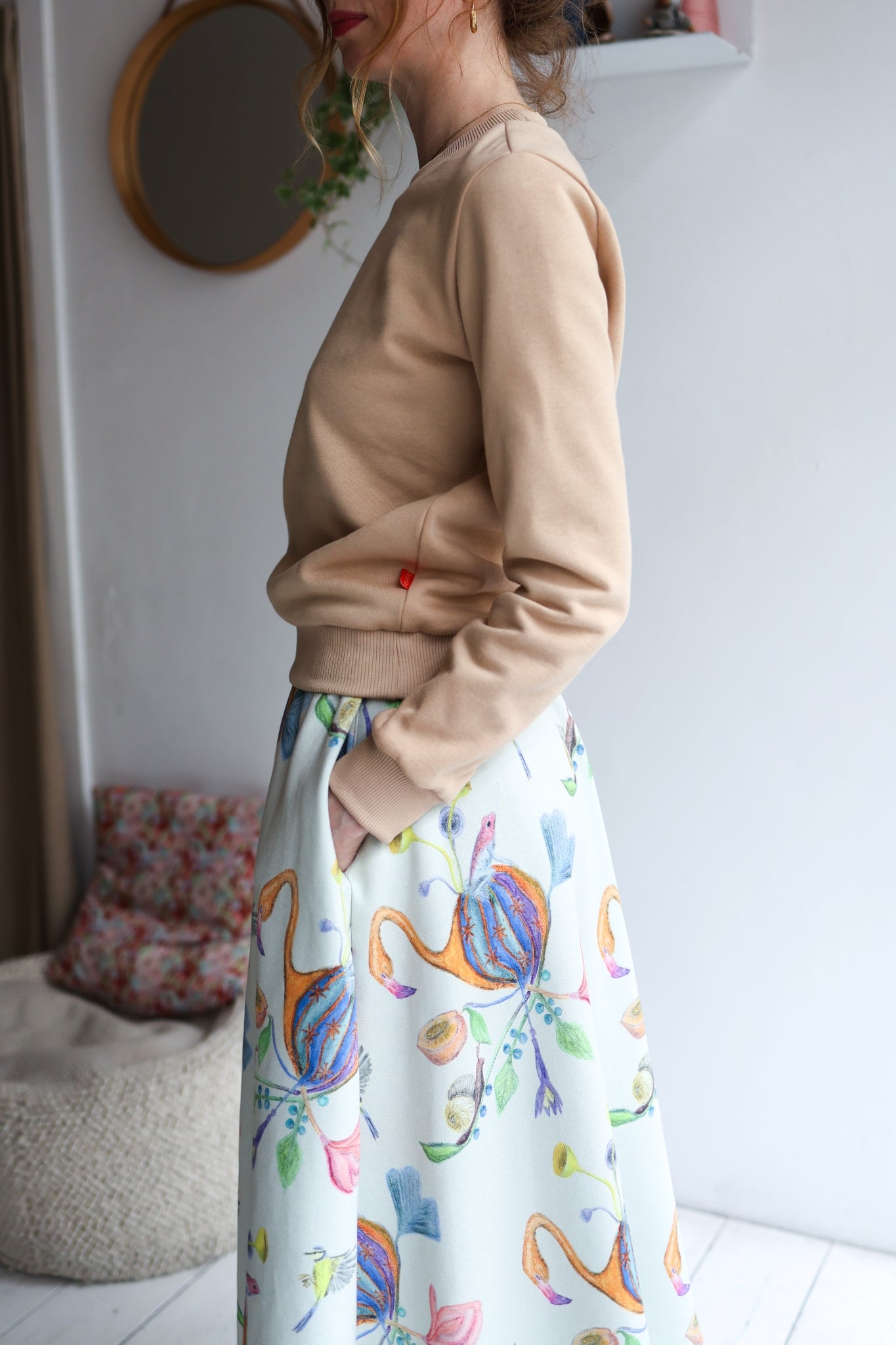 Women organic cotton sweatshirt.