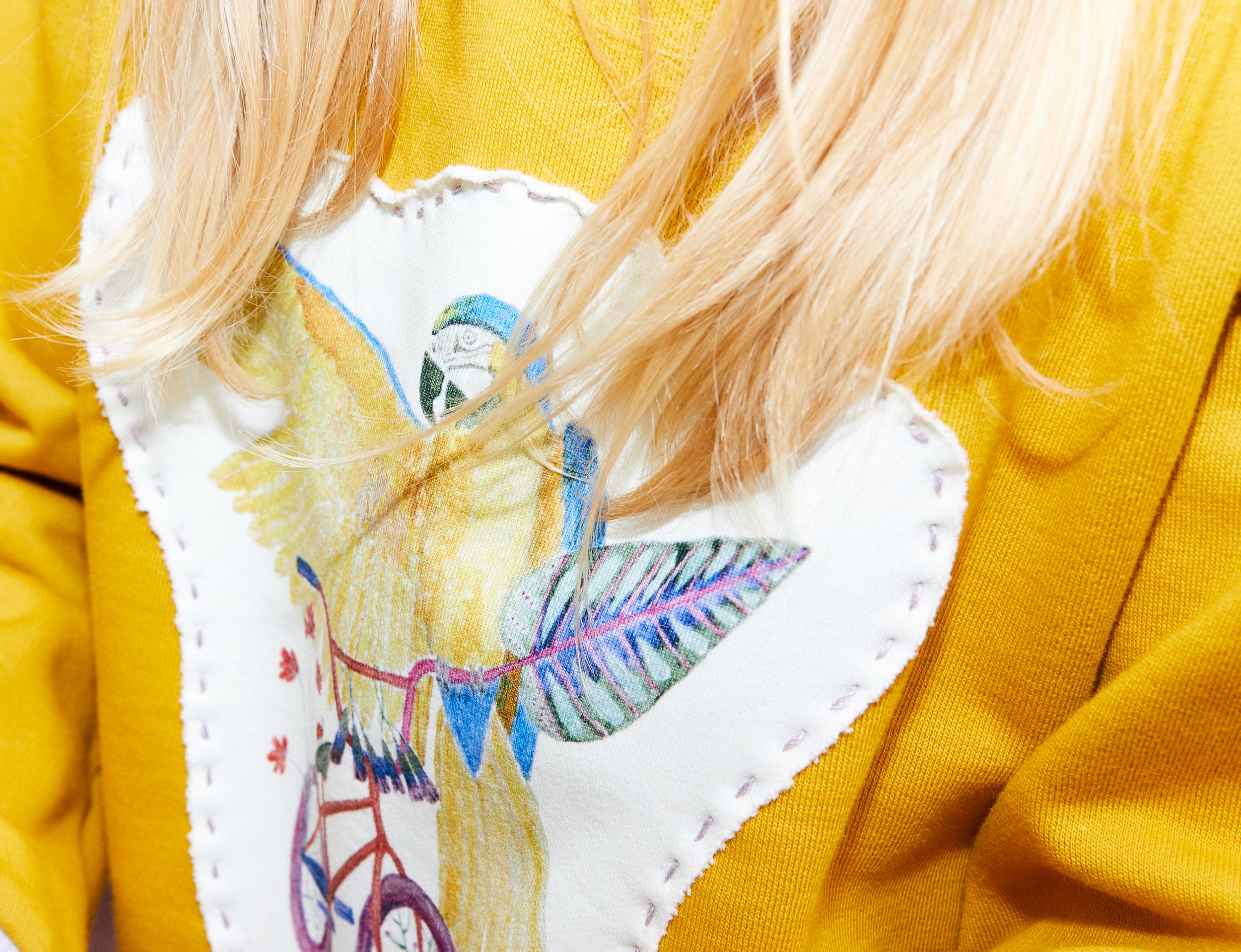 Girlish "Dreaming Parrot" Sweatshirt | golden yellow