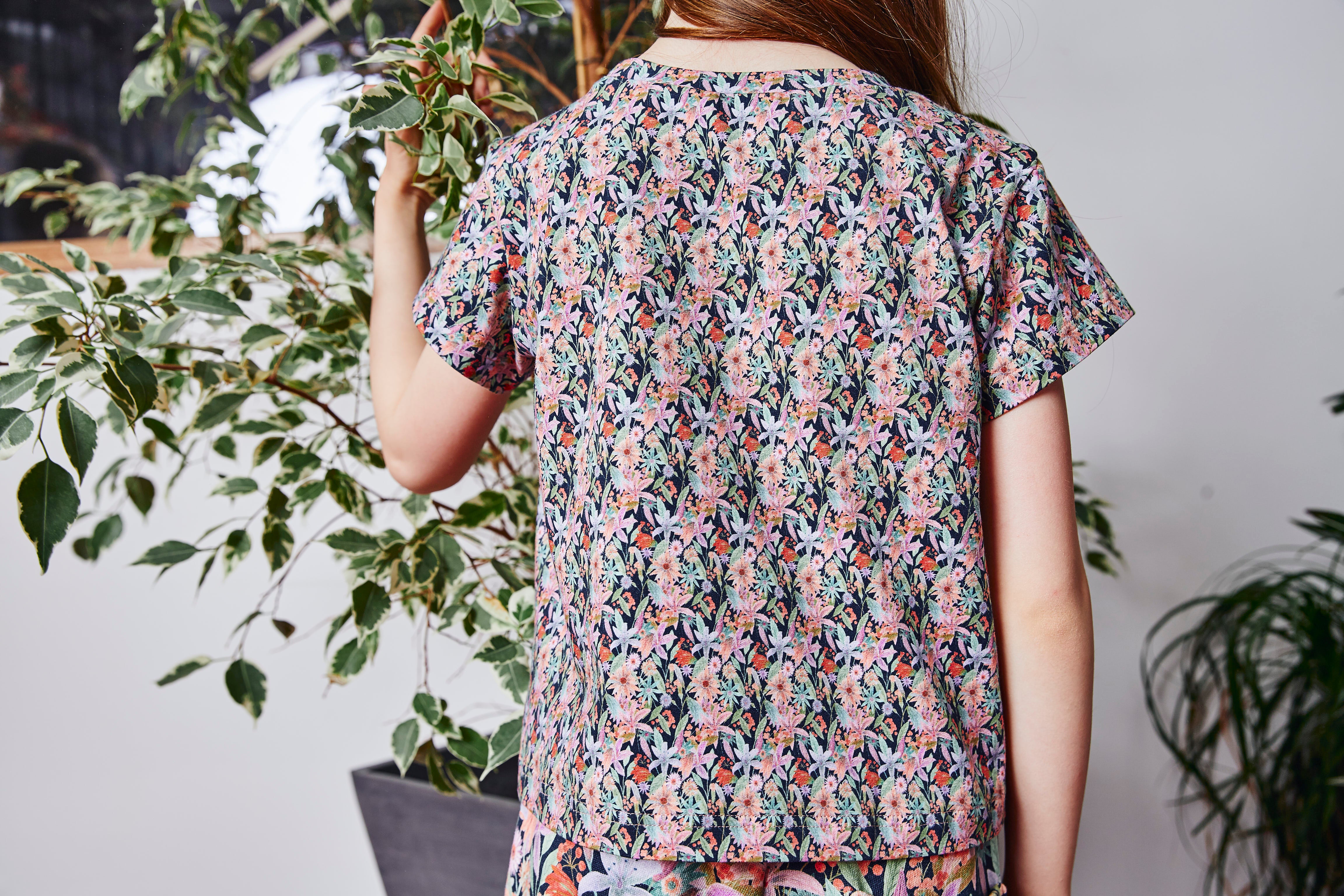 'Flower meadow' Girls T-Shirt | navy