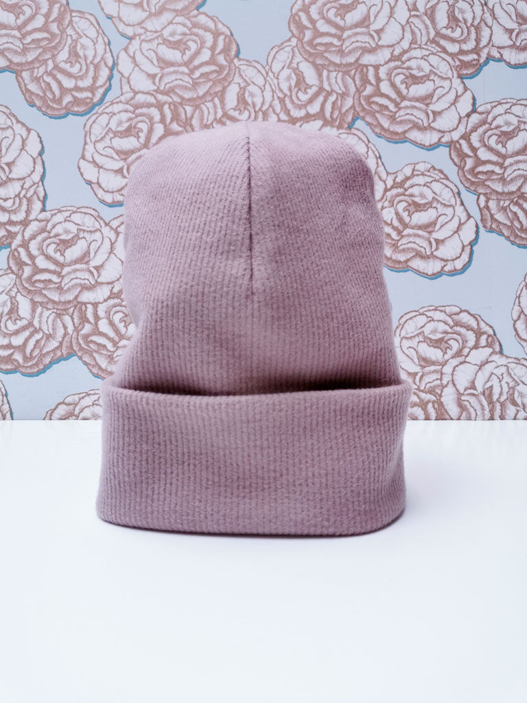 "Dreaming Softly" organic cotton beanie by aesthete kidswear. Color: Foggy pink.