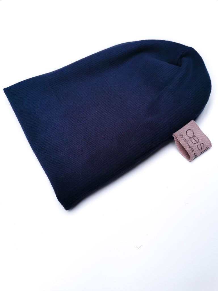 "Dreaming Softly" organic cotton beanie by aesthete kidswear. Color: Navy blue.